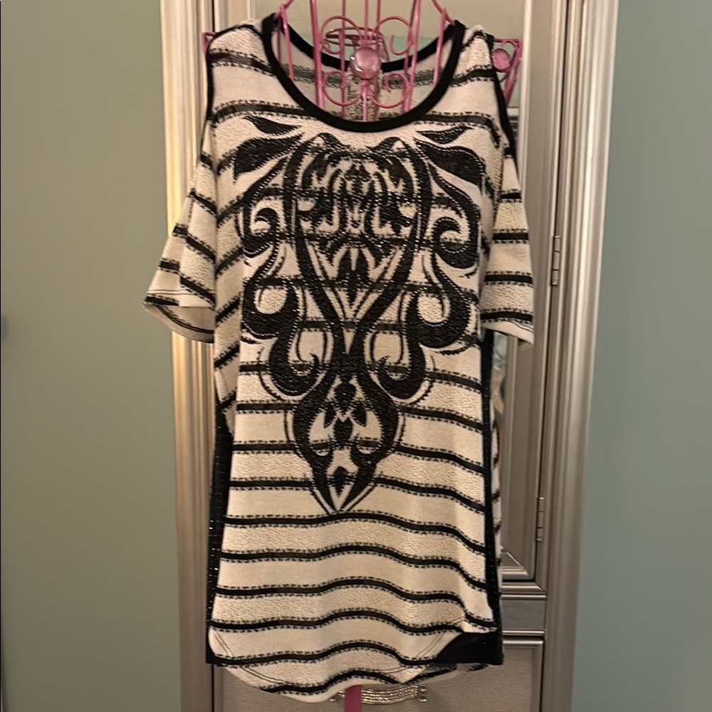 Black and White Patterned Top